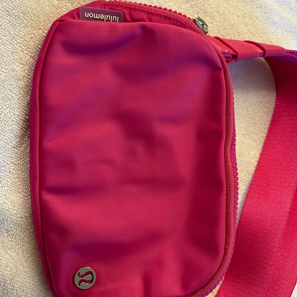 Lululemon Sonic Pink Everywhere Belt Bag